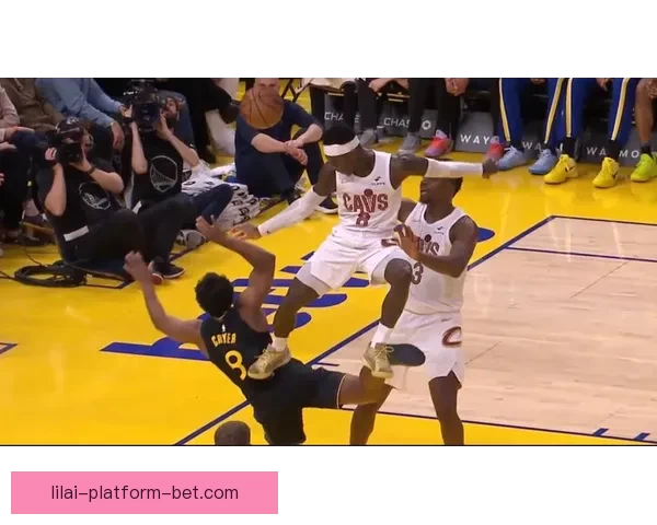 施罗德飞踹克莱尔引发争议 被判一级恶意犯规遭裁判严厉处罚