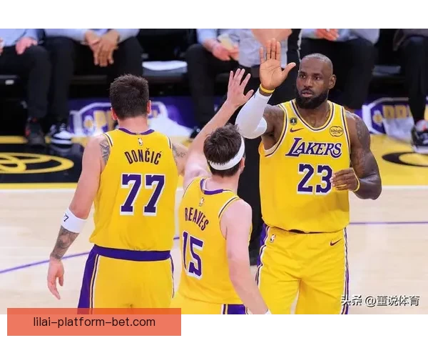 揭秘湖人冲冠背后詹姆斯带头拼搏 41岁老将仍无惧疲劳引领队友出战